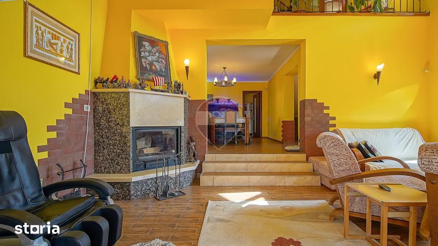 Casă cu 7 camere cu Teren 519 Mp în Cristian