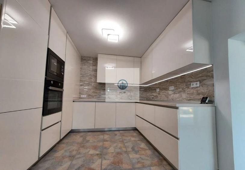 Casă individuală cu 6 camere cu Canalizare în Ultracentral