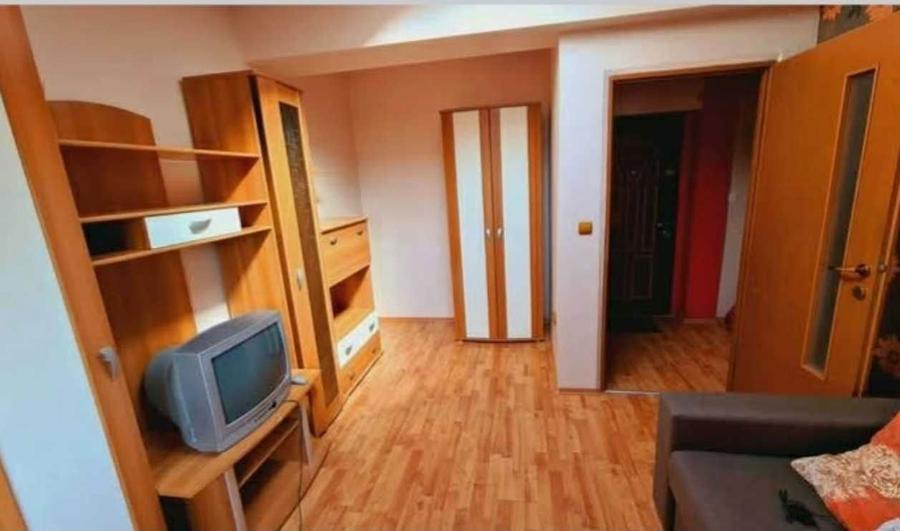 Garsonieră decomandată în Micro 20