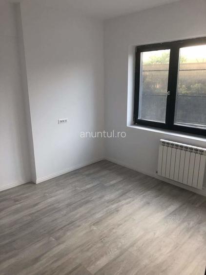 Apartament cu 3 camere semidecomandat în 13 Septembrie