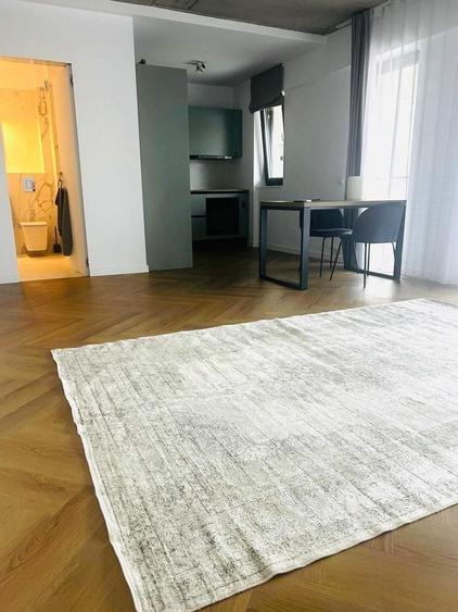 Apartament cu 3 camere decomandat în Barbu Văcărescu