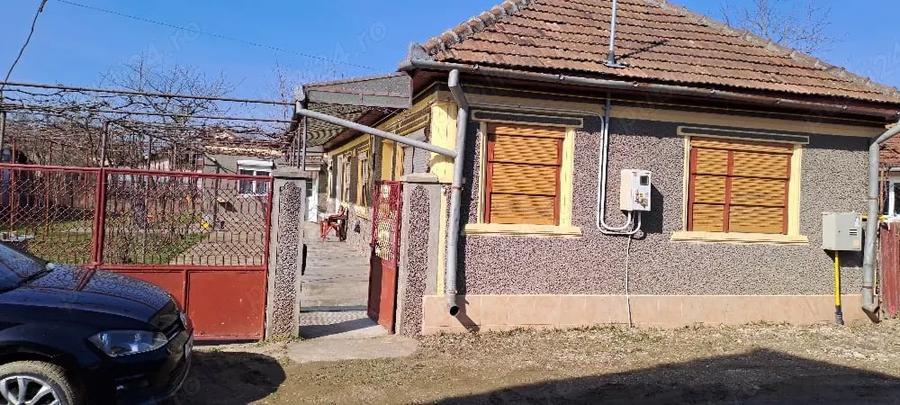 Casă cu Teren 700 Mp în Teiu