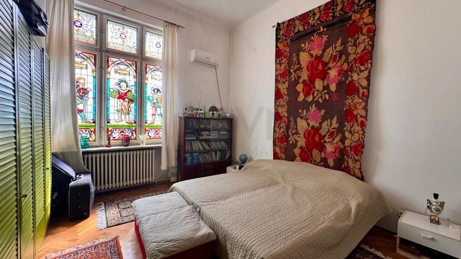 Apartament cu 4 camere decomandat în Calea Victoriei
