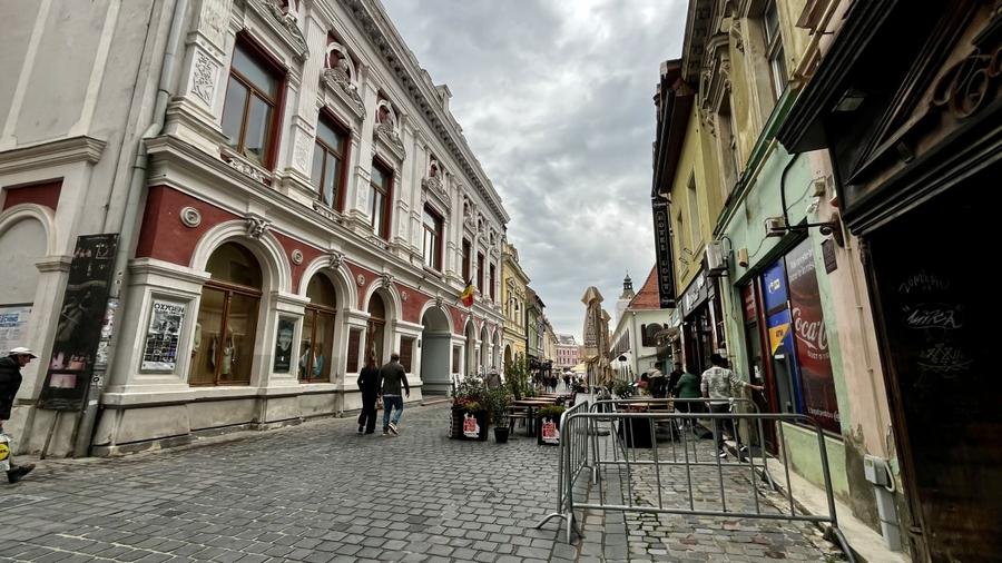 Apartament cu 2 camere semidecomandat, mobilat în Centrul Istoric