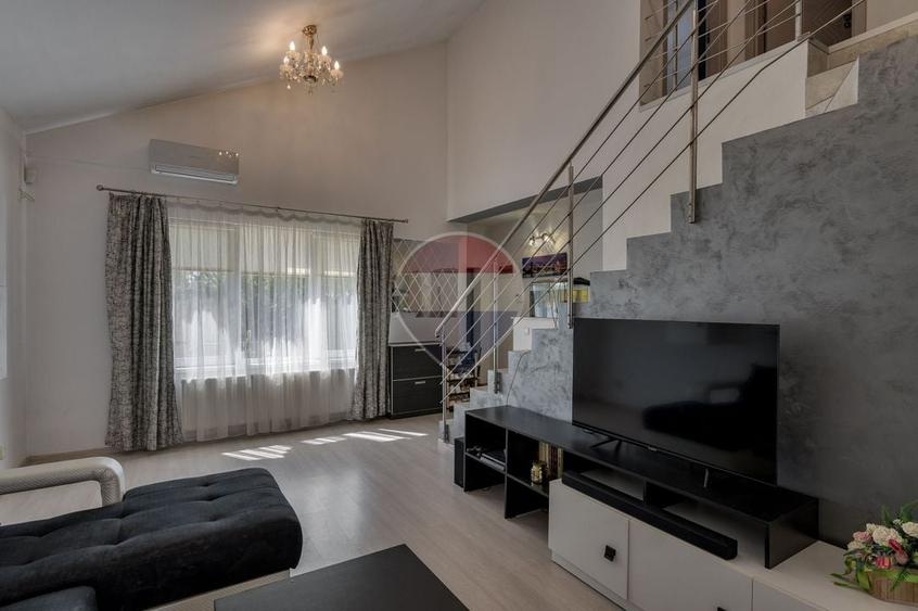 Casă individuală cu 4 camere cu Teren 315 Mp în Est