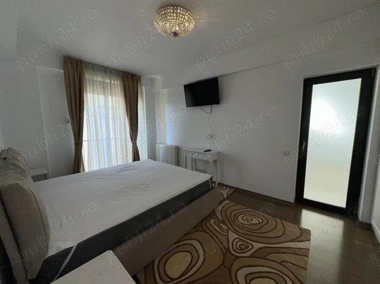 Apartament cu 3 camere semidecomandat, mobilat în Unirii
