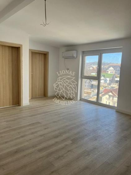 Apartament cu 3 camere semidecomandat în Nord