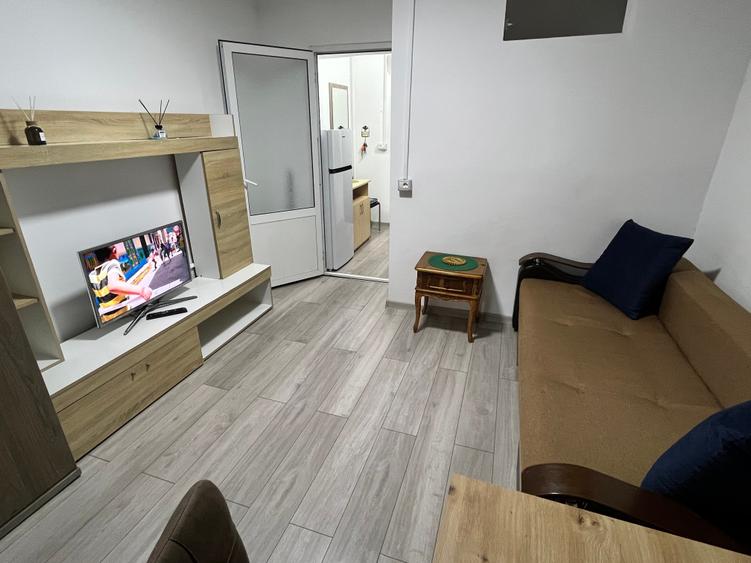 Garsonieră decomandată, mobilată în CET