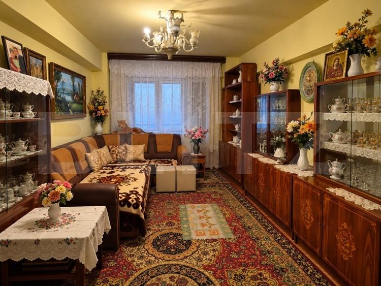 Apartament cu 4 camere decomandat în Cornitoiu