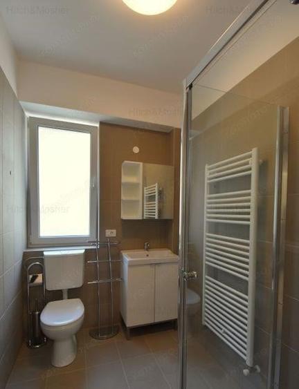 Apartament cu 5 camere decomandat în Medicină