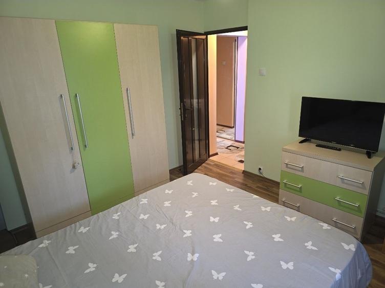 Apartament cu 3 camere decomandat în Găvana