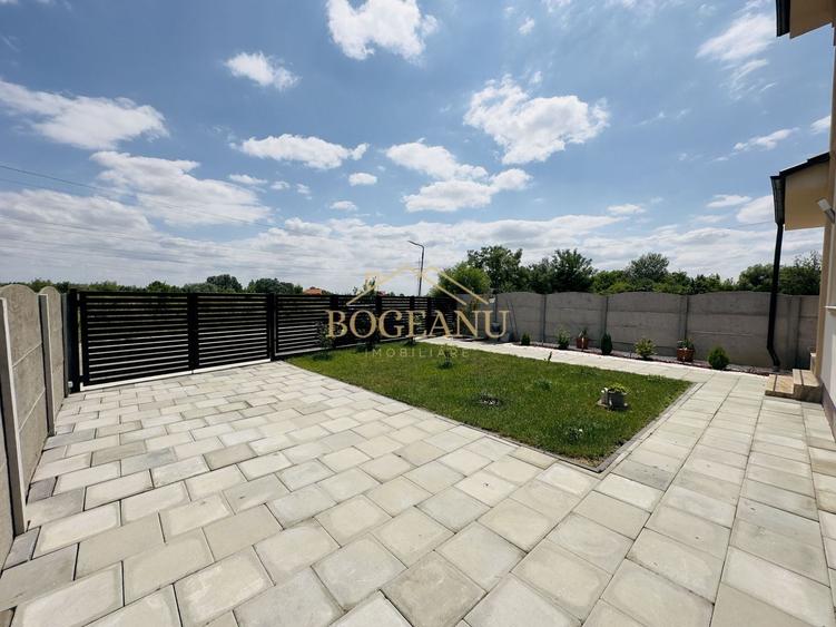 Casă individuală cu 5 camere cu Canalizare în Plopi