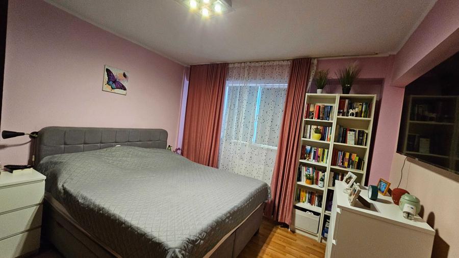 Apartament cu 4 camere semidecomandat în Bolintin-Vale