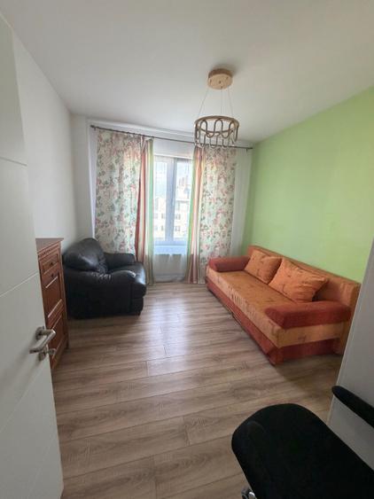 Apartament cu 3 camere decomandat în Sisești
