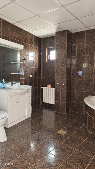 Casă cu 4 camere cu Teren 200 Mp în Central