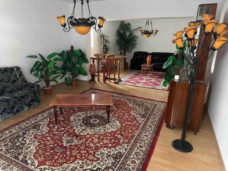 Casă cu 4 camere în Băicoi