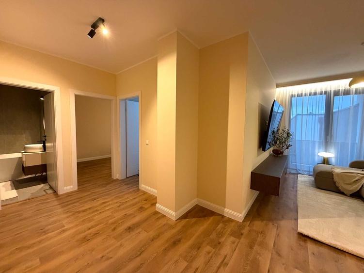 Apartament cu 3 camere semidecomandat în Exterior Vest