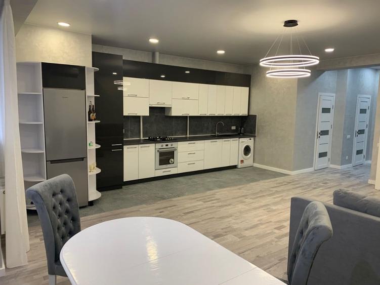Apartament cu 2 camere decomandat în Victoriei