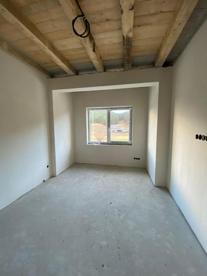 Casă individuală cu 4 camere cu Teren 400 Mp în Luna de Sus