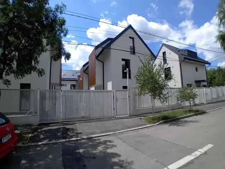 Duplex cu 5 camere cu Canalizare în Străulești