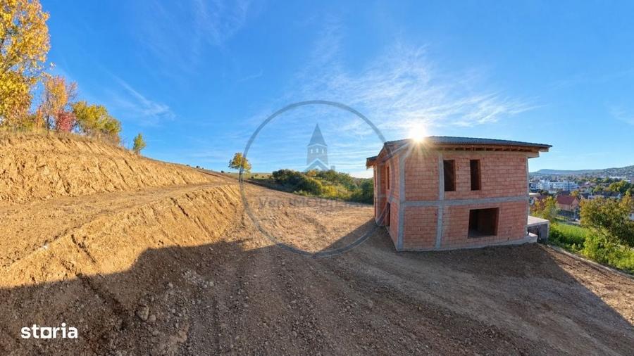 Casă cu 4 camere cu Teren 1000 Mp în Central