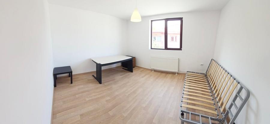 Apartament cu 4 camere decomandat în Băneasa