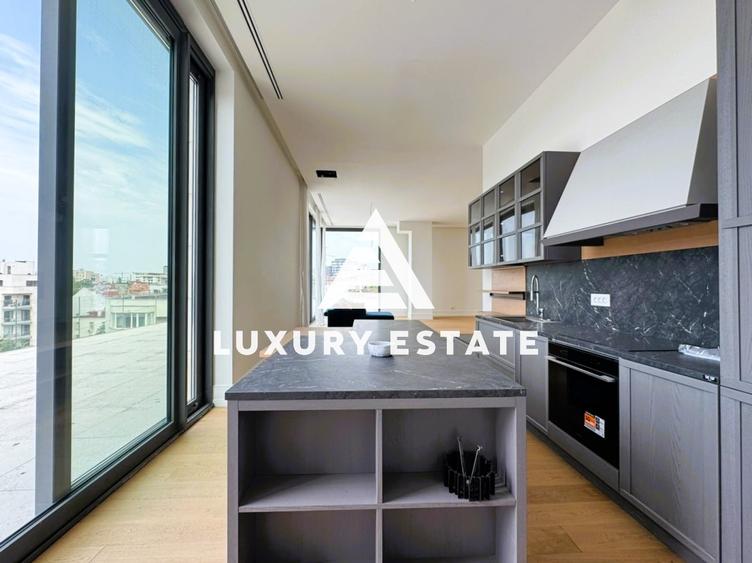 Penthouse cu 4 camere decomandat în Grădina Icoanei