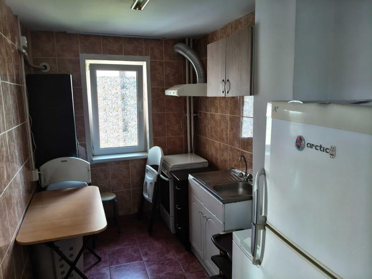 Apartament cu 2 camere semidecomandat în Berceni