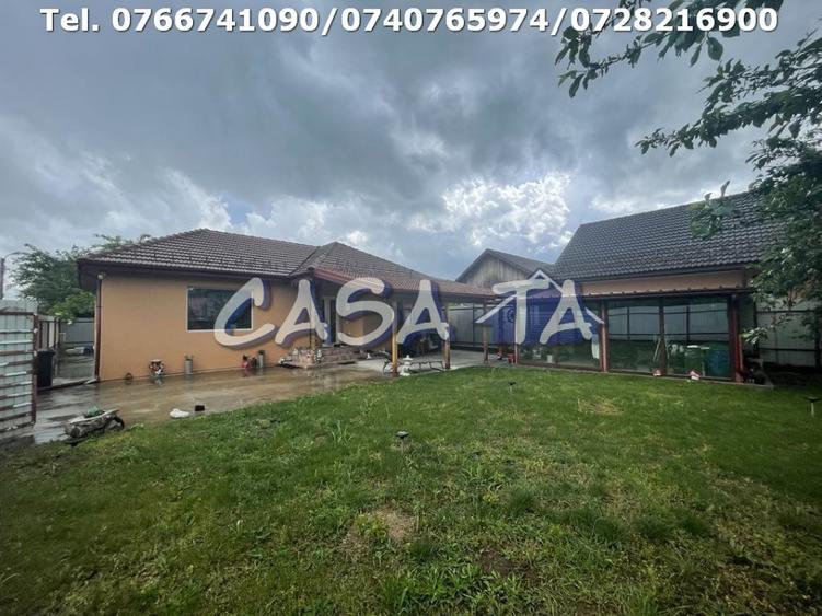 Casă individuală cu 3 camere cu Canalizare în Iezureni