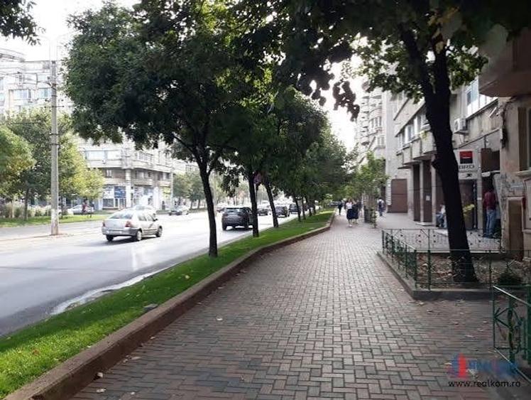 Spațiu comercial, de 100 mp, în P-ța Unirii