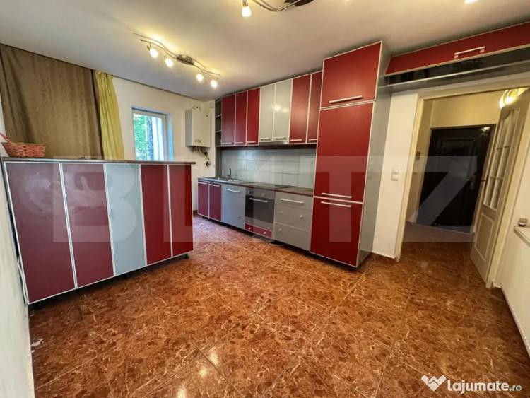 Apartament cu 3 camere semidecomandat în Central