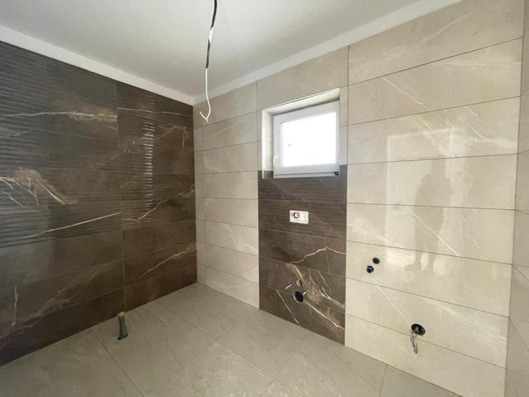 Duplex cu 4 camere cu Canalizare în Central