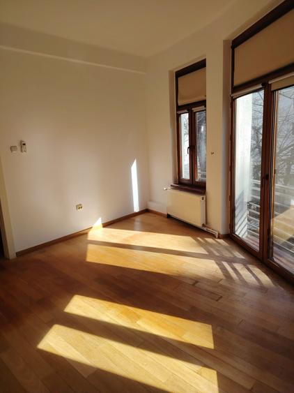 Apartament cu 6 camere decomandat, mobilat în Victoriei