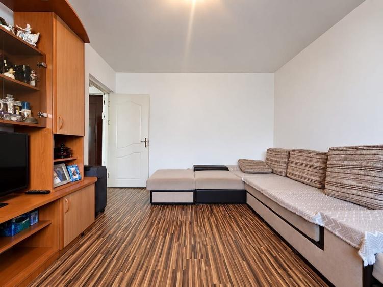 Apartament cu 3 camere decomandat, mobilat în Inel II