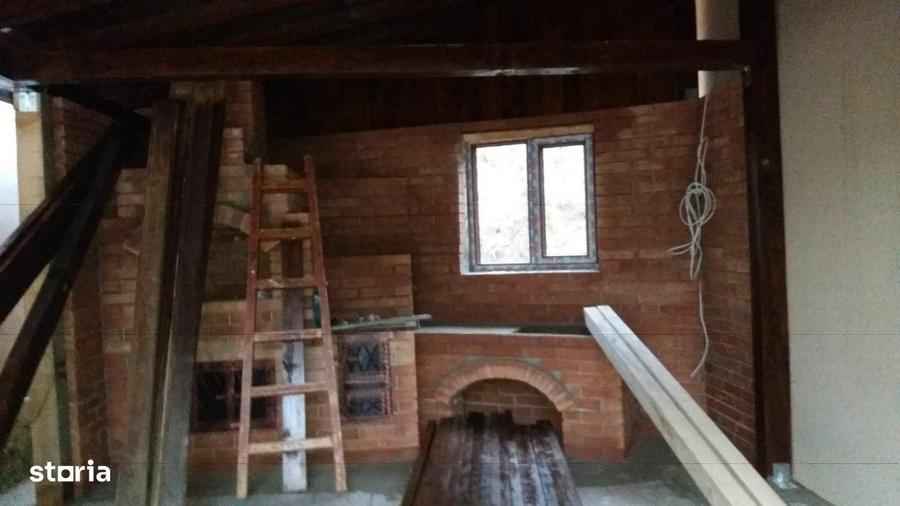 Casă cu 4 camere în Vama