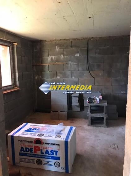 Casă individuală cu 5 camere cu Canalizare în Sud