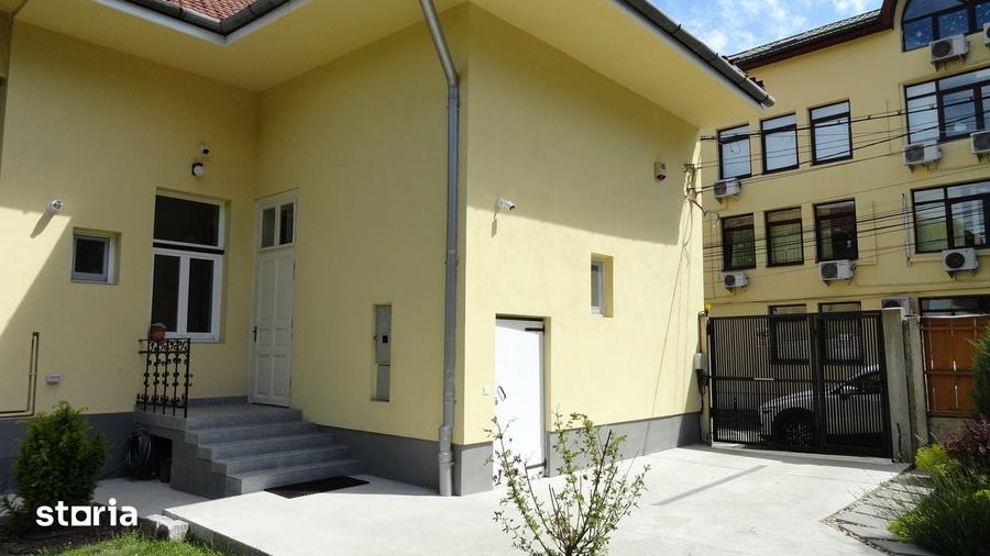 Casă cu 3 camere cu Teren 300 Mp în Central