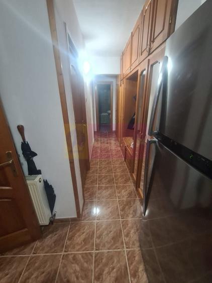 Apartament cu 3 camere decomandat în Cuza