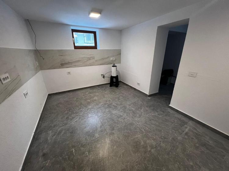 Casă individuală cu 12 camere cu Canalizare în Cotroceni