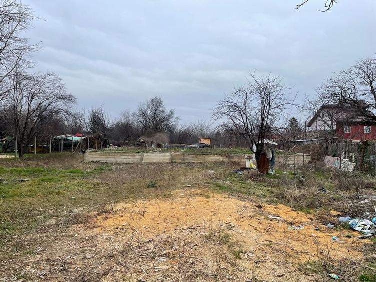 Teren de 1700 mp, în Ogrăzile
