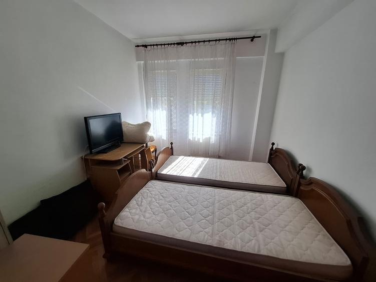 Apartament cu 3 camere decomandat în Boul Roșu
