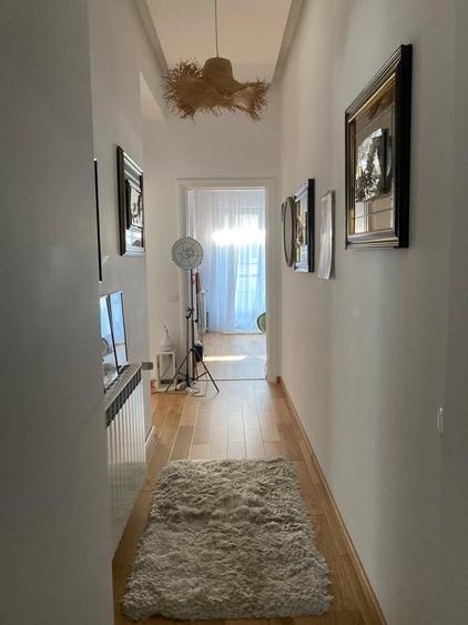 Apartament cu 3 camere semidecomandat, mobilat în Pipera