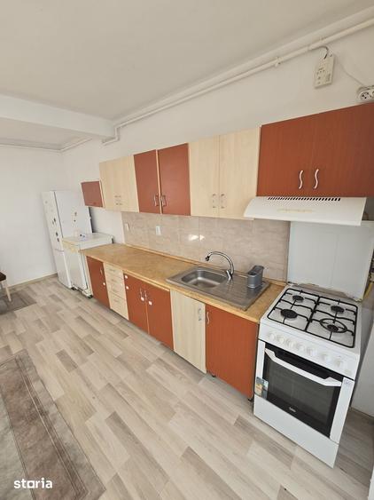 Casă cu 4 camere cu Teren 140 Mp în Florești