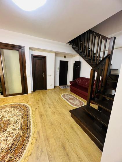 Apartament cu 3 camere decomandat în Palat