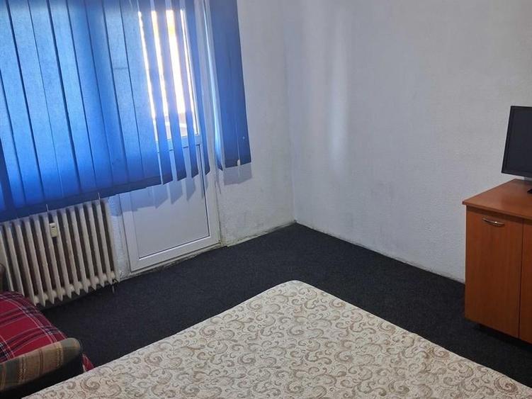 Garsonieră decomandată în Rovine