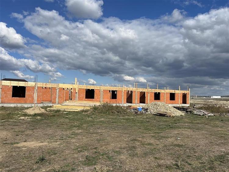 Casă individuală cu 5 camere cu Teren 230 Mp în Sântandrei