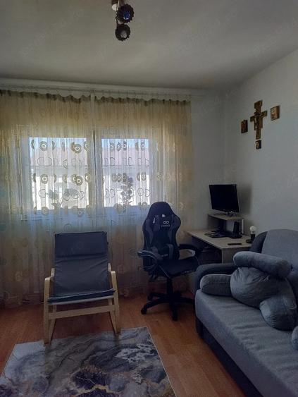 Apartament cu 2 camere decomandat în Poarta 6