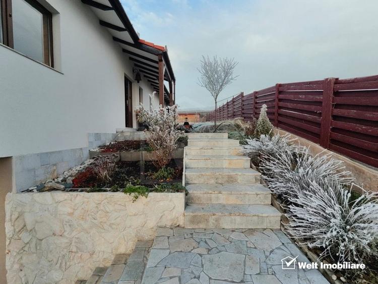 Casă individuală cu 5 camere cu Canalizare în Iris