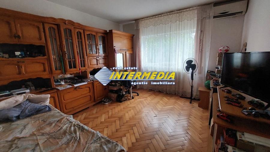 Garsonieră decomandată, mobilată în Cetate