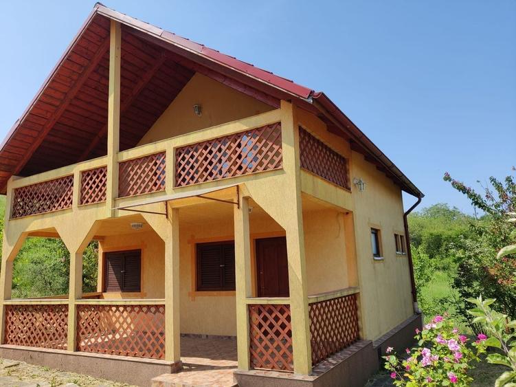 Casă individuală cu 3 camere cu Canalizare în Deușu